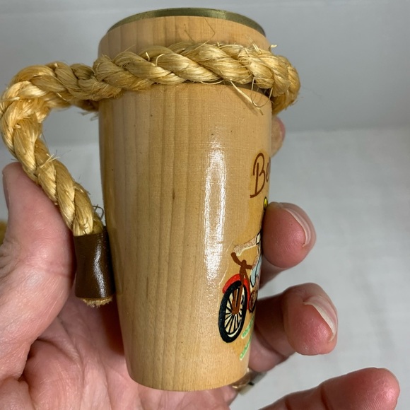 VINTAGE | Wood Salt and Pepper Shakers from the Bahamas. - Picture 8 of 13